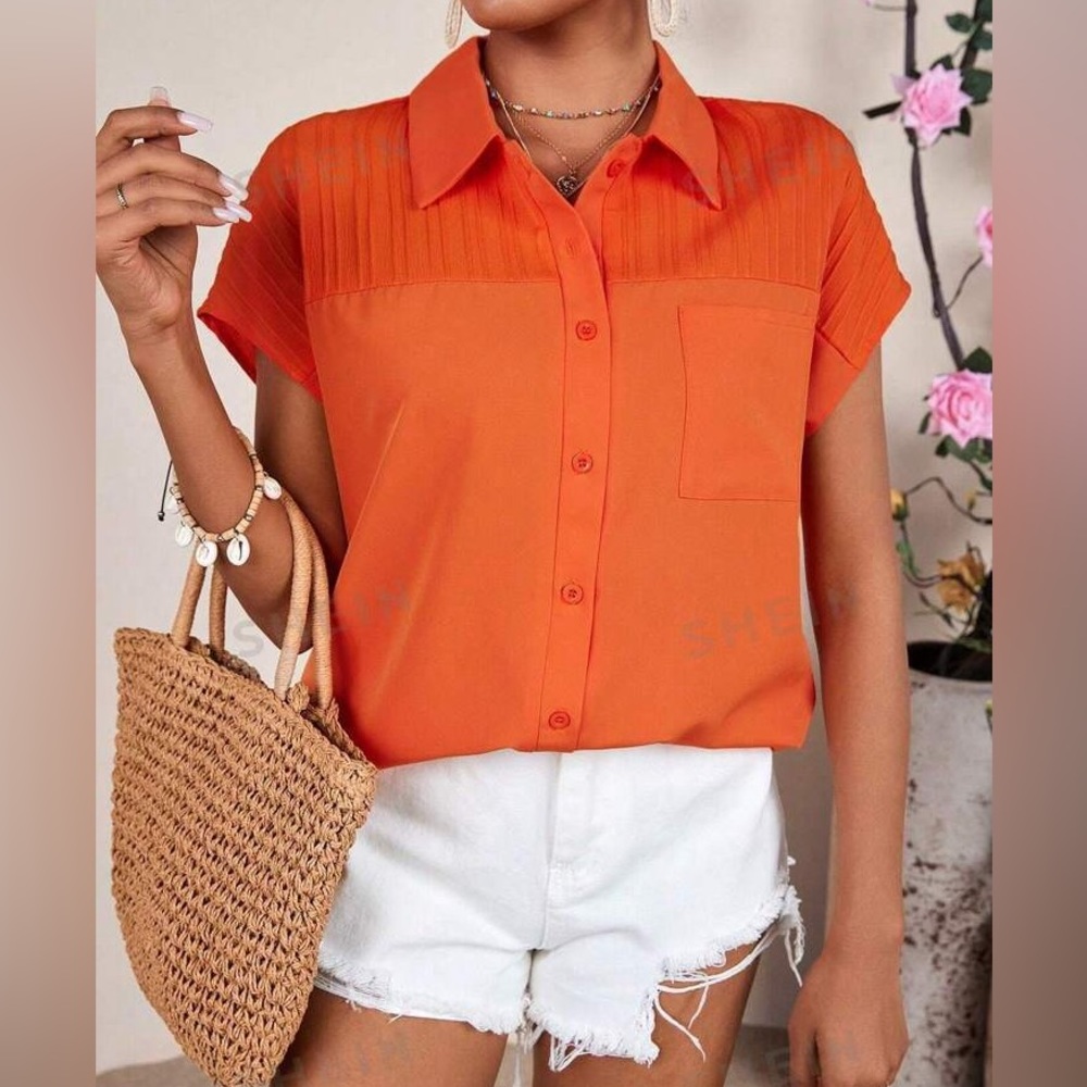 A. Byer short sleeve, button up, lightweight shirt with pockets.